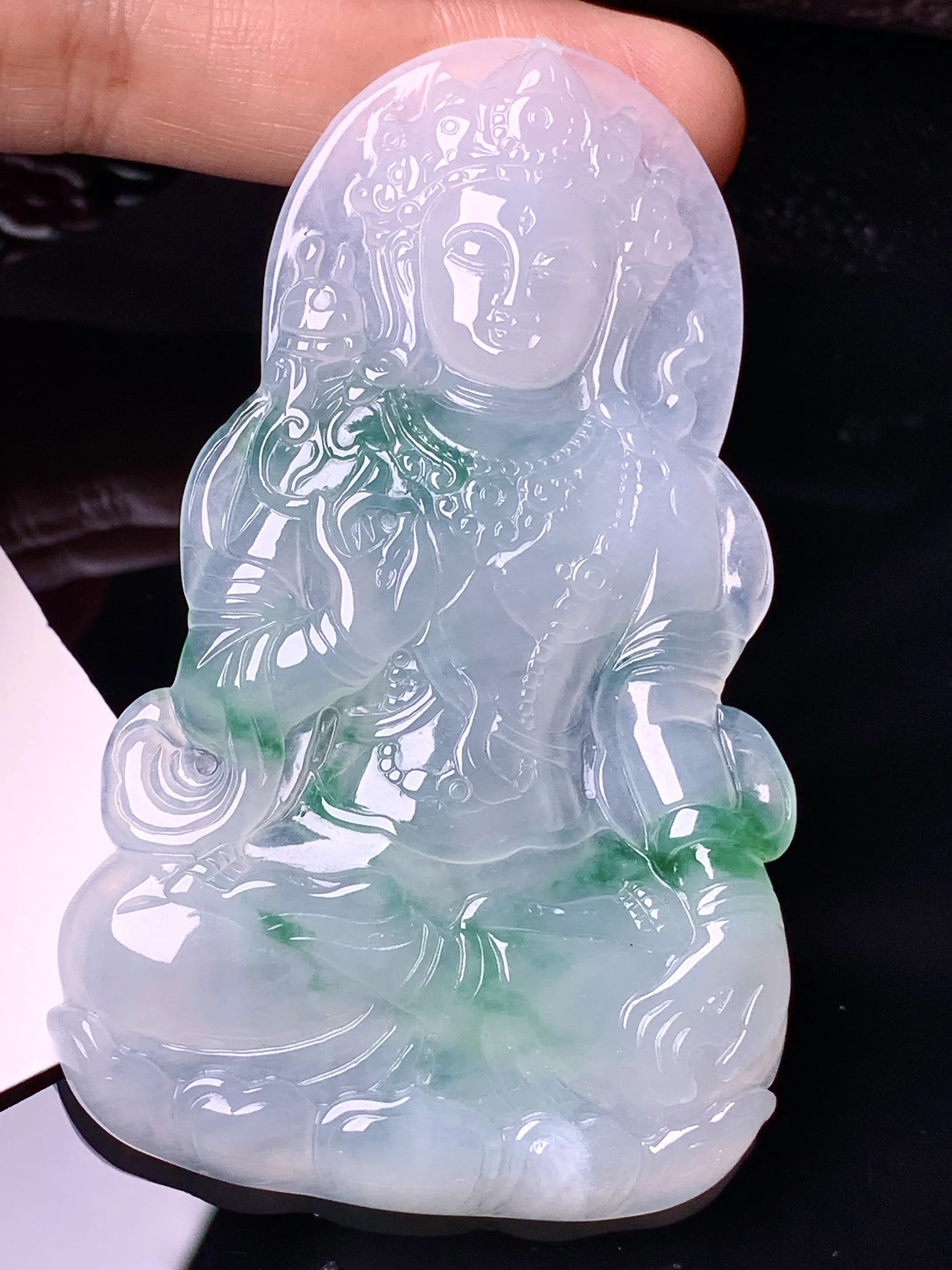 飘绿度母观音菩萨吊坠 玉质细腻 水润亮眼 色泽艳丽 整体尺寸73.3*43.7*5.2