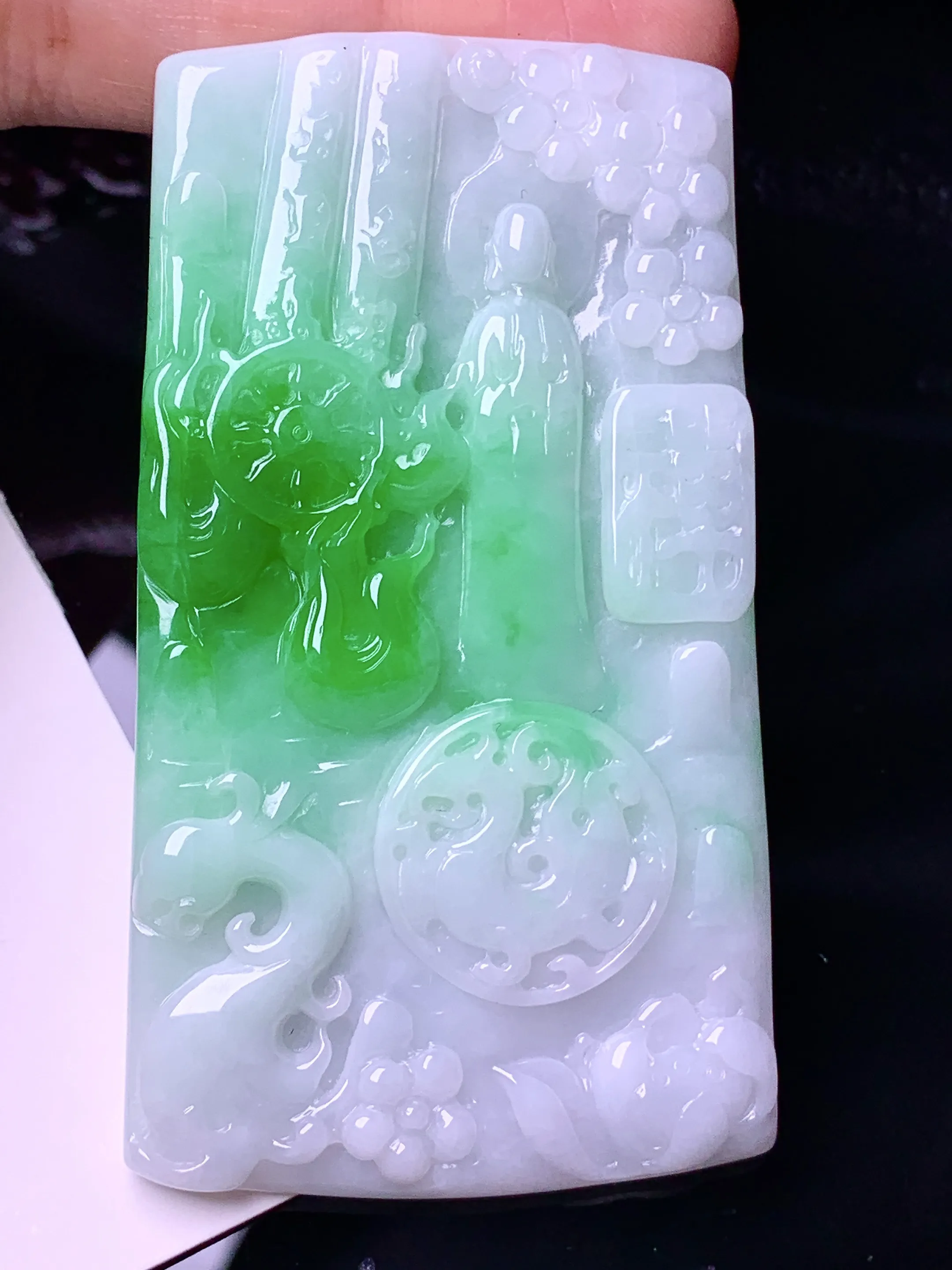 飘绿悟道吊坠 玉质细腻 水润亮眼 色泽艳丽 整体尺寸69*38.7*4.8