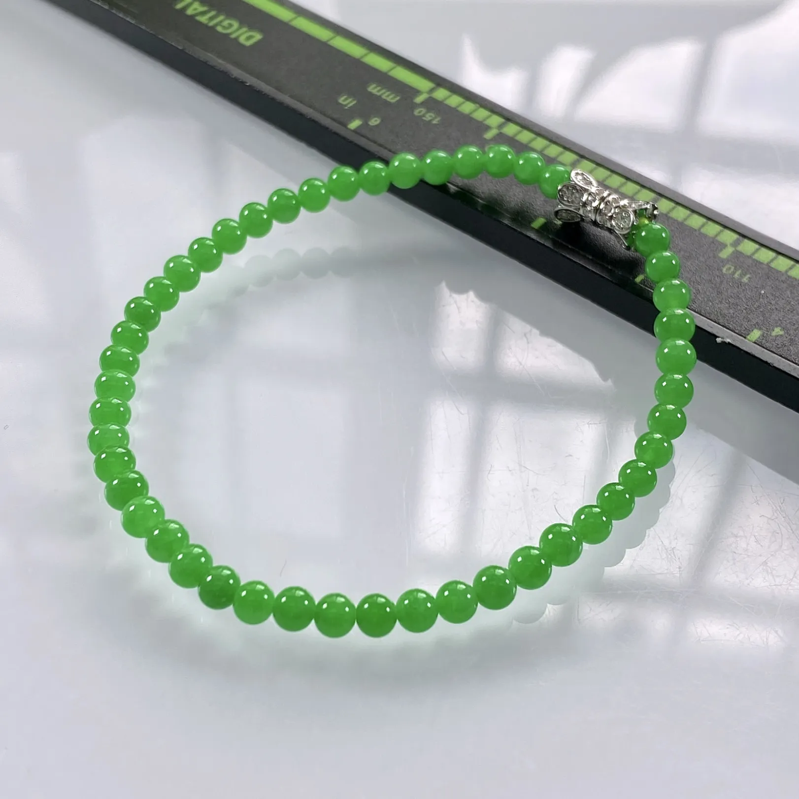 收藏级别，缅甸天然翡翠A货，卡3.6冰种起胶正阳绿小米珠小圆珠手串手链，尺寸：3.6mm/47颗，长度170mm，重量：4.26g