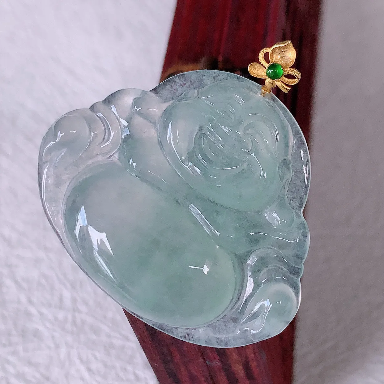 自然光实拍，18K金镶嵌翡翠佛公吊坠，冰透饱满， 佛公亦保平安，寓意有福（佛公）相伴，品相佳，配戴优雅迷人！#122.3整体31裸石31.5*26*5mm