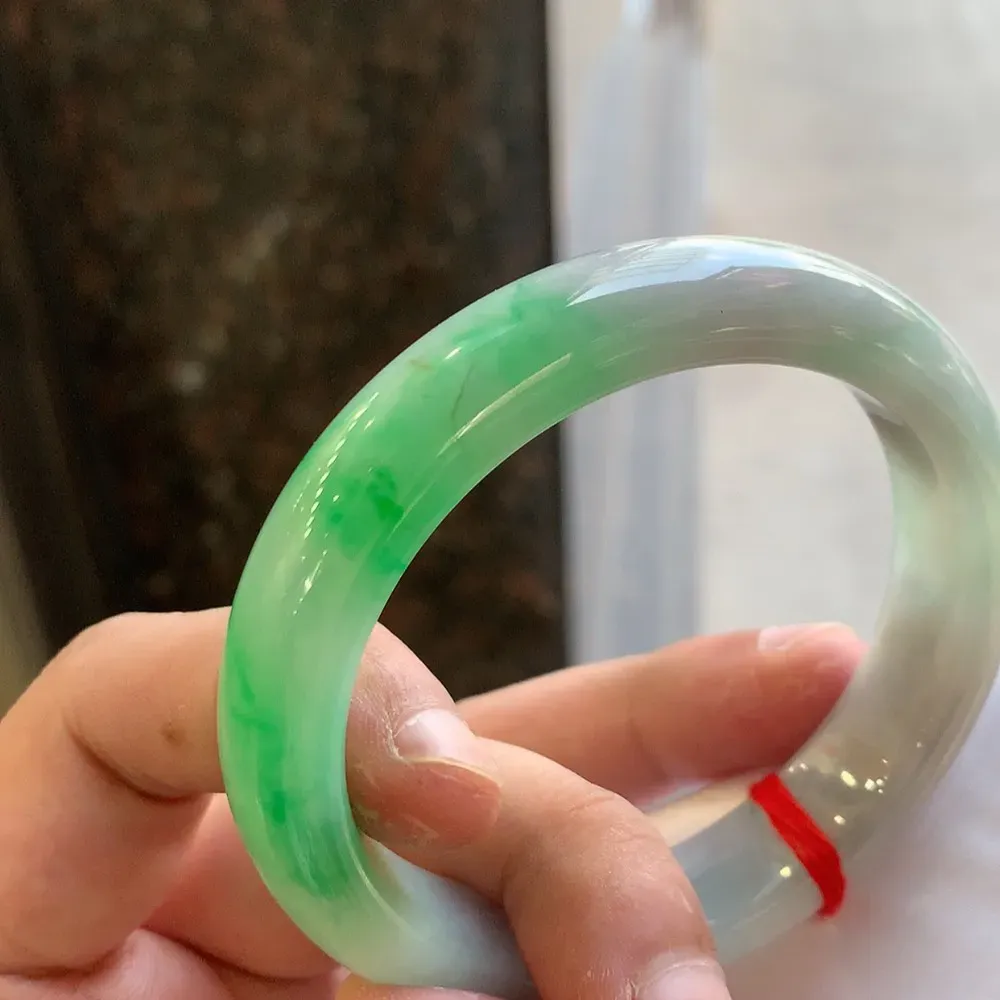 正圈冰糯阳绿 无瑕 尺寸:55.7/12.3/8.4 色好