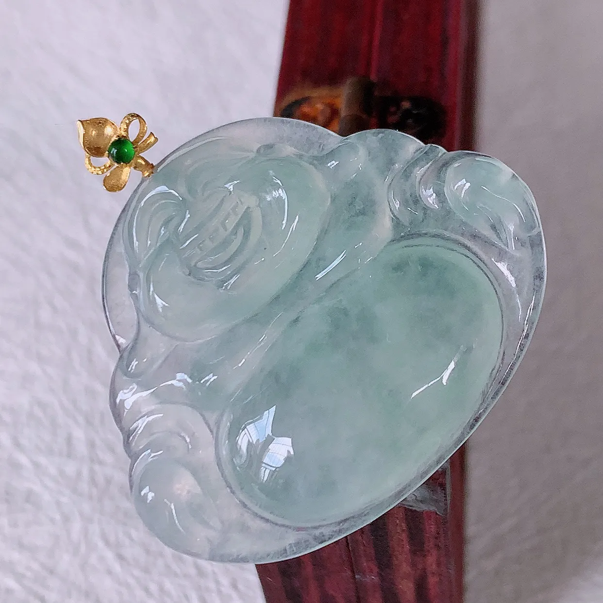 自然光实拍，18K金镶嵌翡翠佛公吊坠，冰透饱满， 佛公亦保平安，寓意有福（佛公）相伴，品相佳，配戴优雅迷人！#122.3整体31裸石31.5*26*5mm