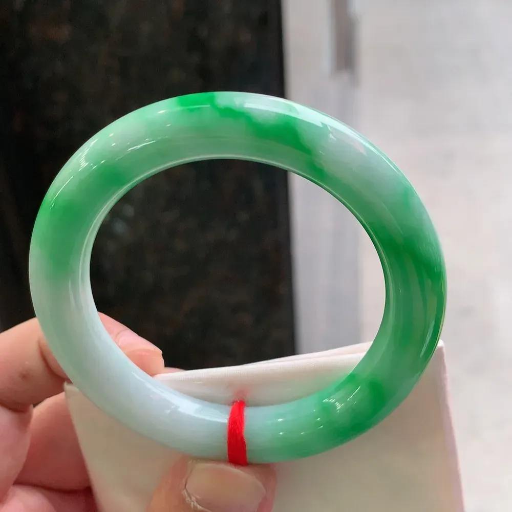 圆条一大节阳绿 无瑕 尺寸:53.2/10.6 色阳