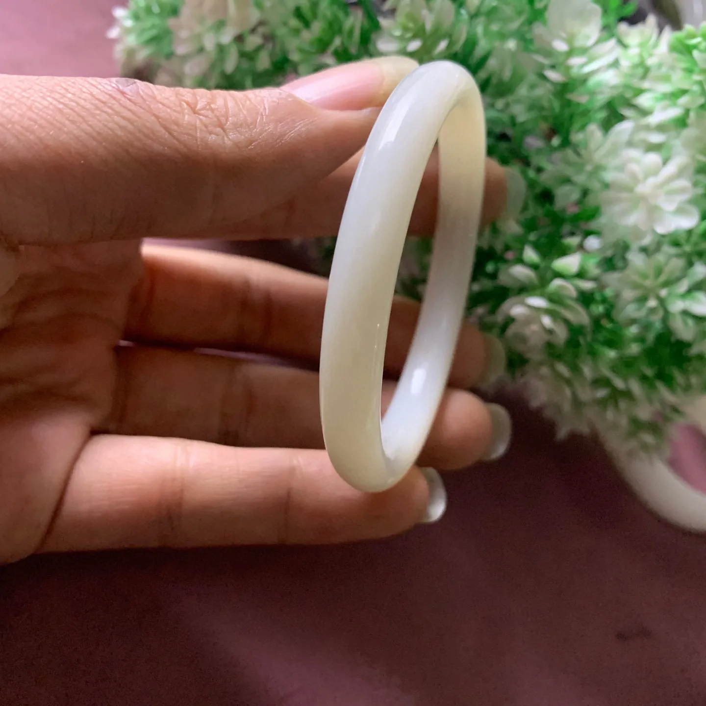 和田玉50.6圈口羊脂白手镯，玉质细腻油润 底色纯净 脂粉好，品质高