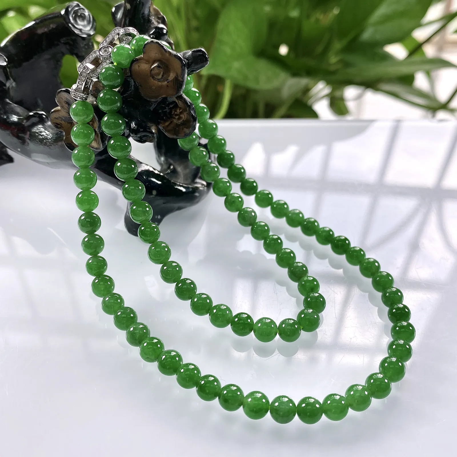 收藏级别，缅甸天然翡翠A货，卡6冰种起胶浓绿圆珠锁骨项链，尺寸：6mm/82颗，长度490mm，重量：29.08g