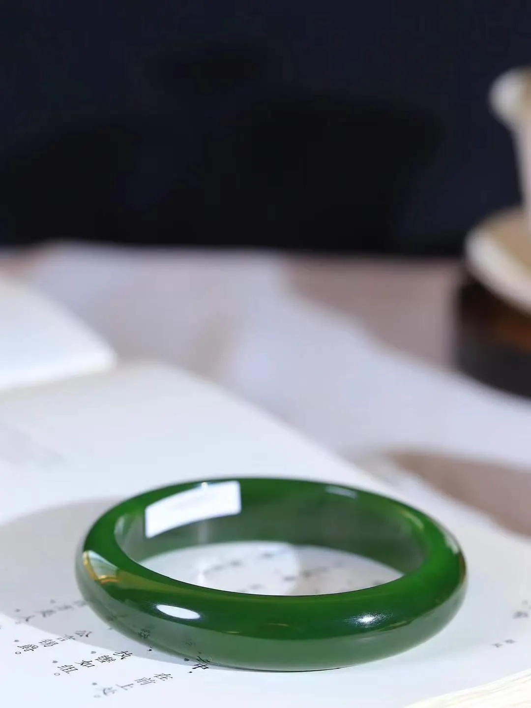 【碧波流转·手镯】

收藏级臻品️和田玉碧玉手镯，玉质细腻温润，手感舒适，️线条流畅，简约大