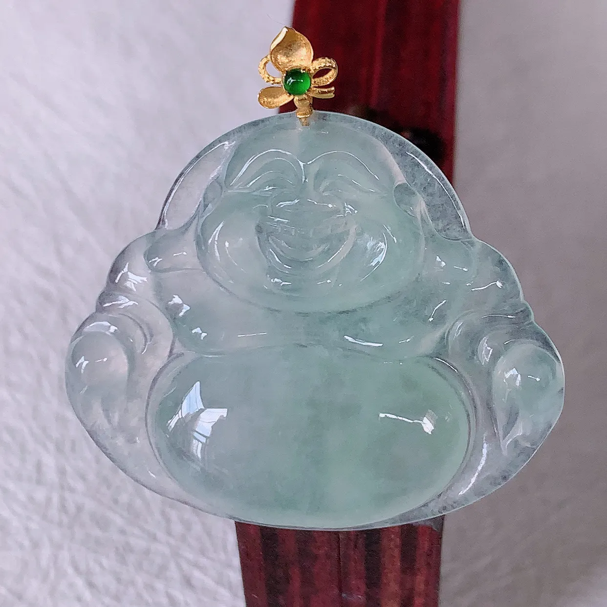 自然光实拍，18K金镶嵌翡翠佛公吊坠，冰透饱满， 佛公亦保平安，寓意有福（佛公）相伴，品相佳，配戴优雅迷人！#122.3整体31裸石31.5*26*5mm