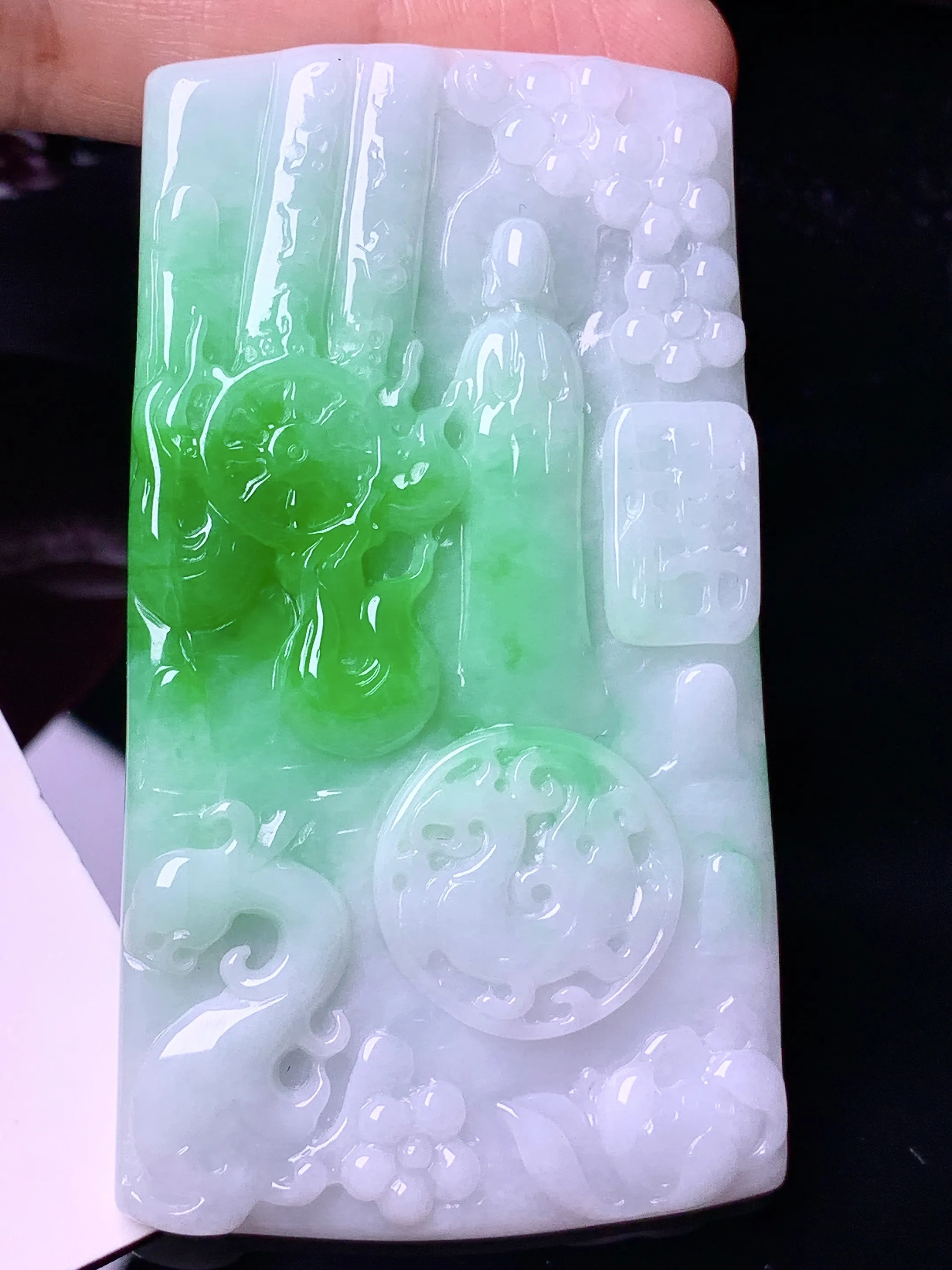 飘绿悟道吊坠 玉质细腻 水润亮眼 色泽艳丽 整体尺寸69*38.7*4.8