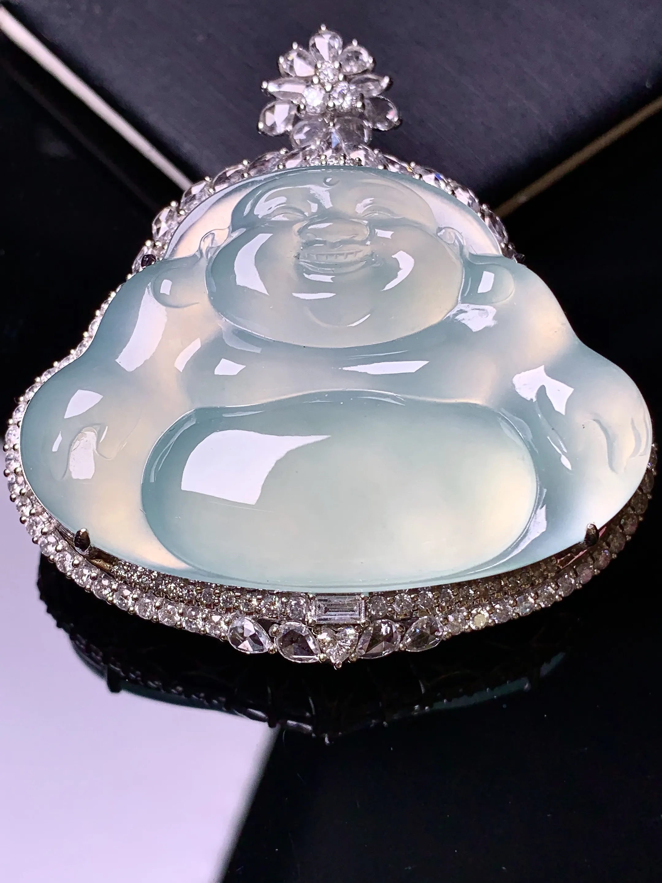 18k金钻镶嵌冰种佛公吊坠 玉质细腻 水润亮眼 厚身饱满 整体尺寸51.8*49.5*19