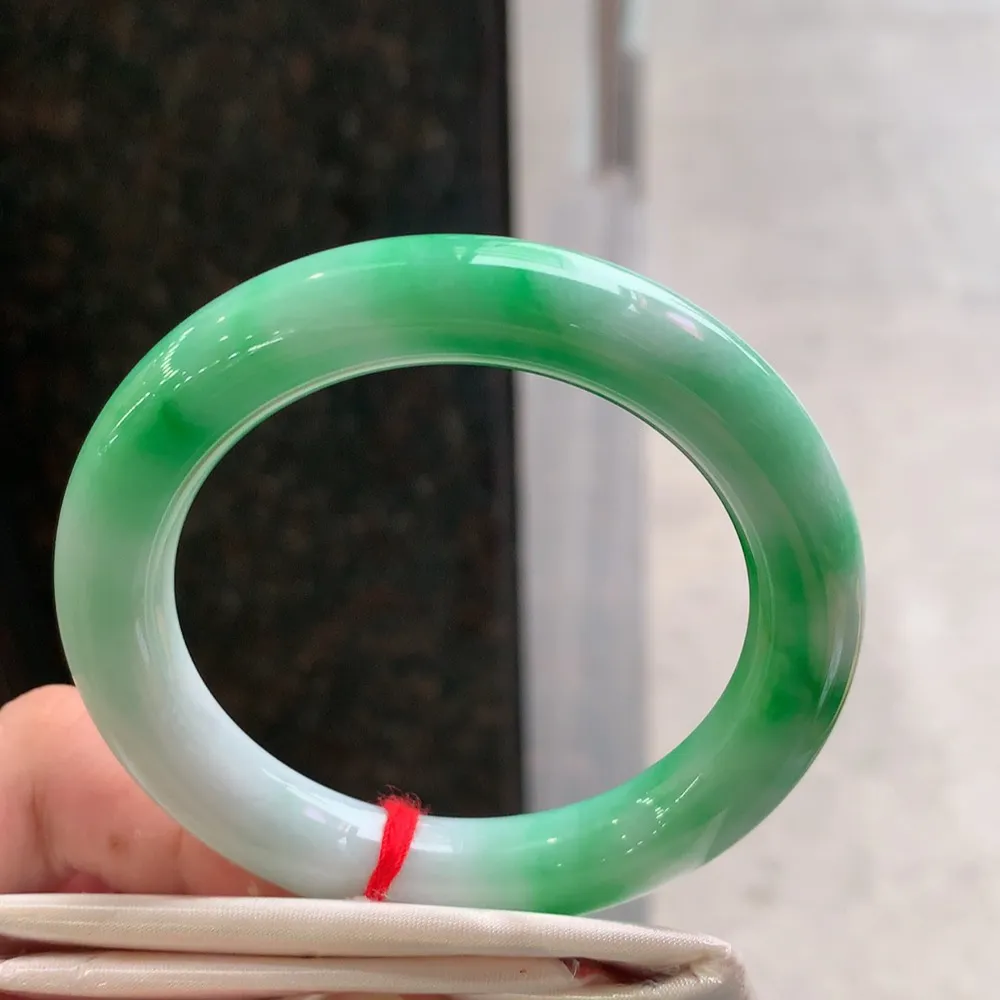 圆条一大节阳绿 无瑕 尺寸:53.2/10.6 色阳