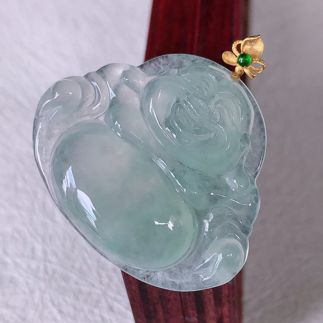 自然光实拍，18K金镶嵌翡翠佛公吊坠，冰透饱满， 佛公亦保平安，寓意有福（佛公）相伴，品相佳，配戴优雅迷人！#122.3整体31裸石31.5*26*5mm