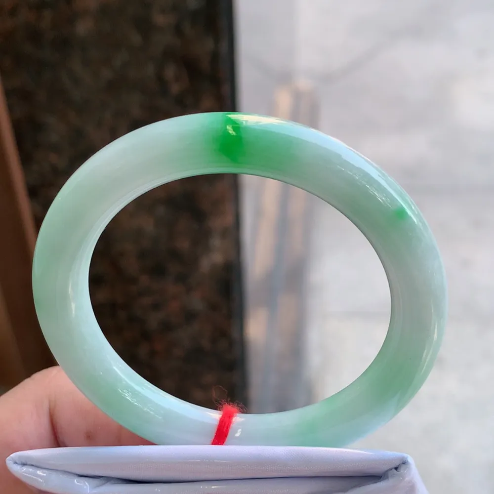 圆条冰糯阳绿 无瑕 尺寸:54.5/9.4 色好