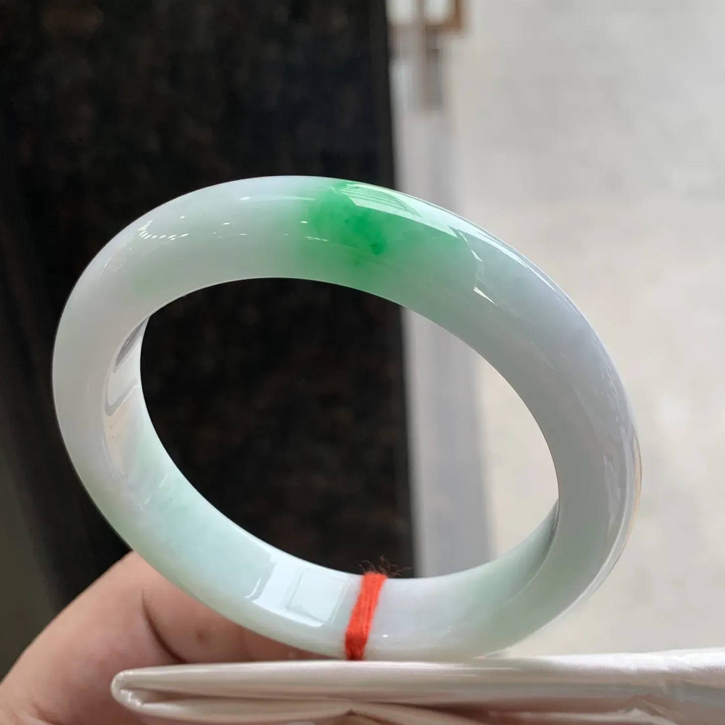 正圈冰糯阳绿 无瑕 尺寸:57.3/12.3/8.9 色好