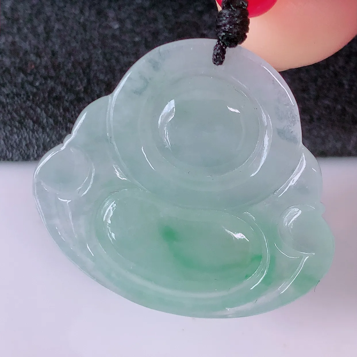 自然光实拍，冰种飘花翡翠佛公吊坠，笑口常开，佛公在心中，一生平安幸福，冰透，佛公翠色迷人，佩戴佳品！#123.3尺寸28.2*25.8*6.2mm