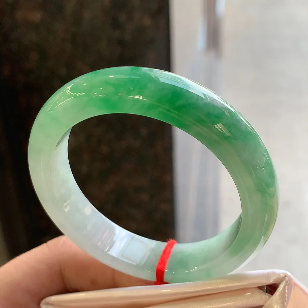 正圈冰阳绿 无瑕 尺寸:50.7/12.3/8.5 种色兼备🥰🥰