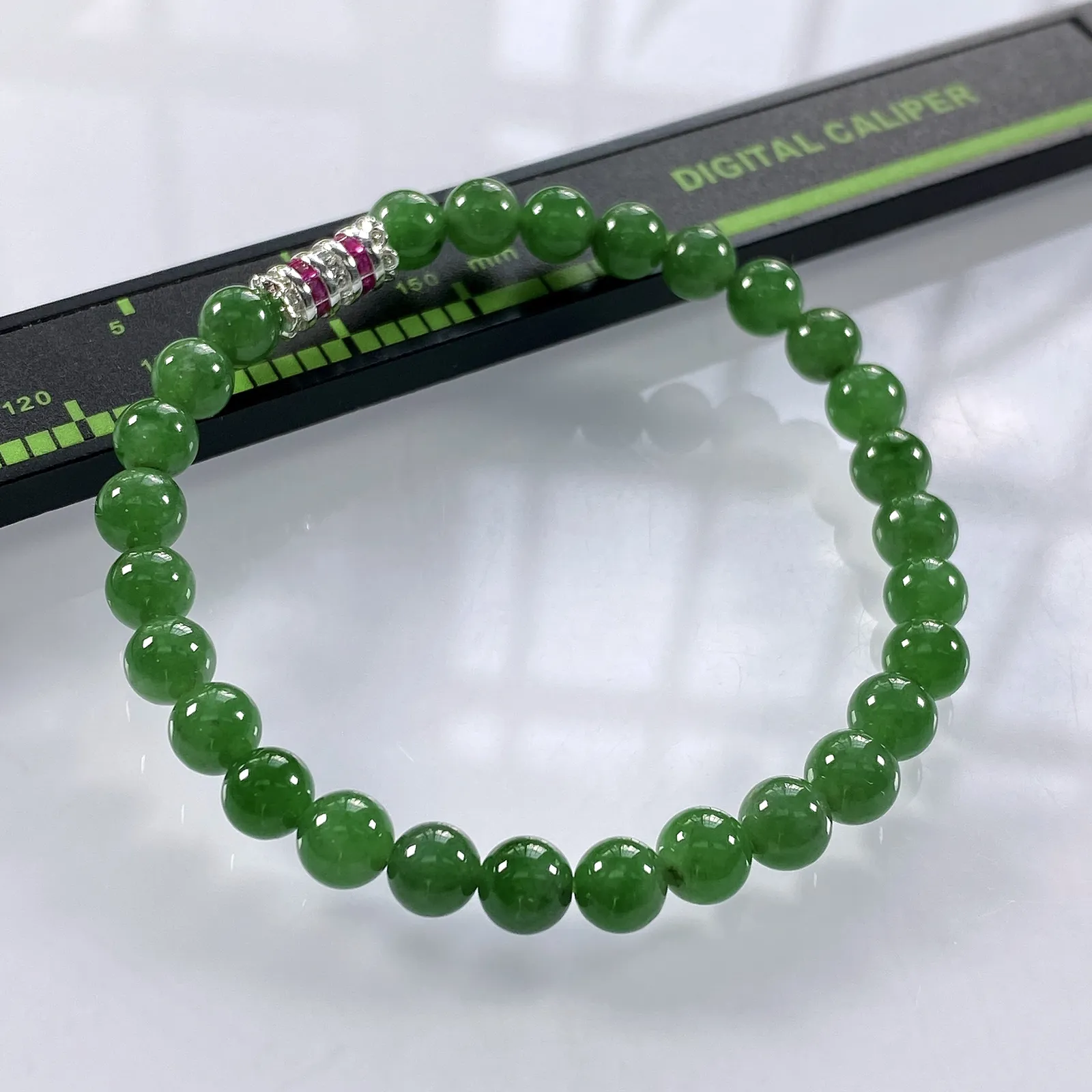 缅甸天然翡翠A货，卡6冰种浓绿圆珠手串手链，尺寸：6mm/28颗，长度175mm，重量：10.11g