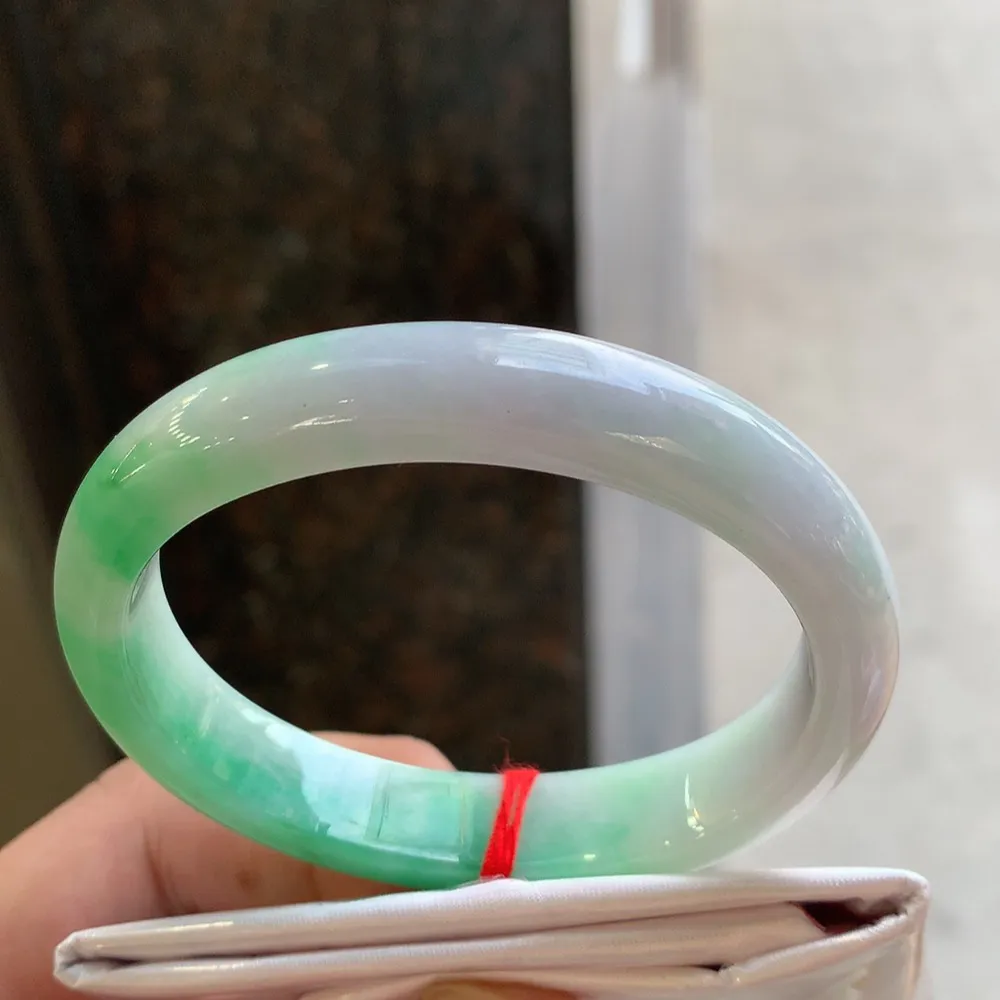 贵妃冰糯翠绿 无瑕 尺寸:56.2/47.9/11.9/7.5色好