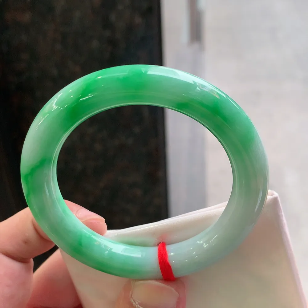 圆条一大节阳绿 无瑕 尺寸:53.2/10.6 色阳