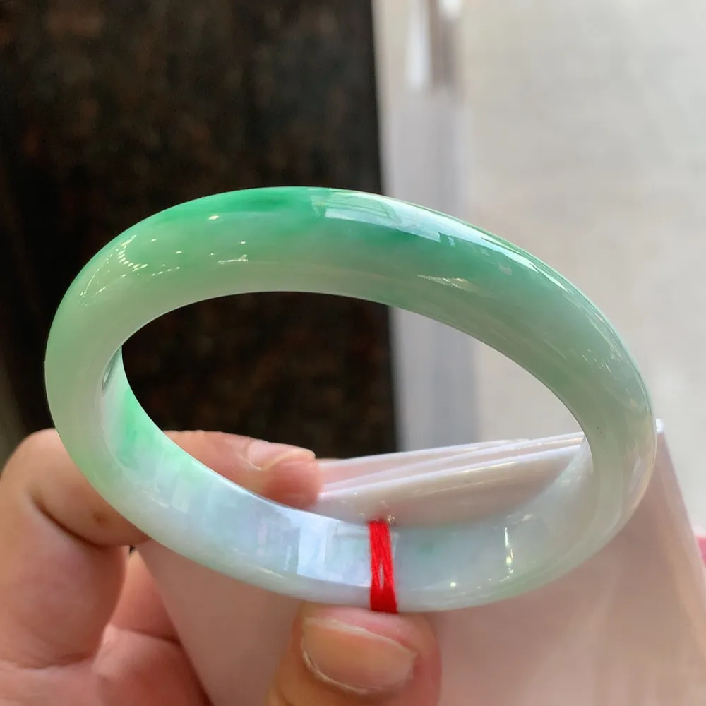 贵妃冰糯翠绿 无瑕 尺寸:56.2/47.9/11.9/7.5色好