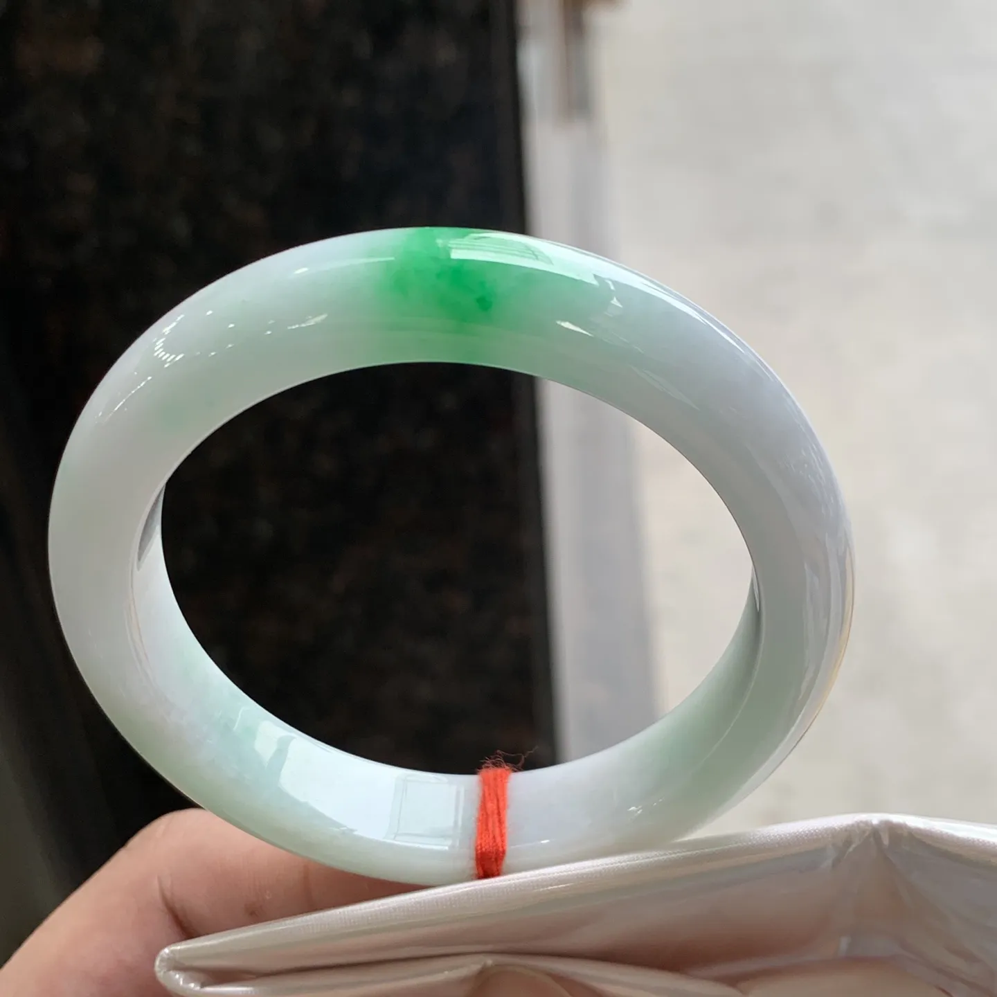 正圈冰糯阳绿 无瑕 尺寸:57.3/12.3/8.9 色好