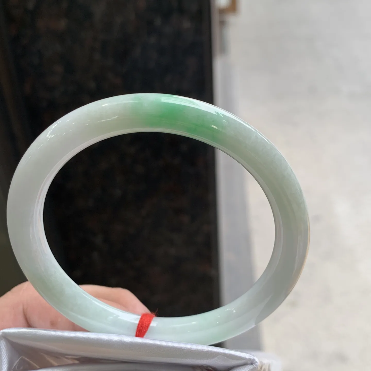 圆条冰糯翠绿 无瑕 尺寸:62.5/9 大圈口