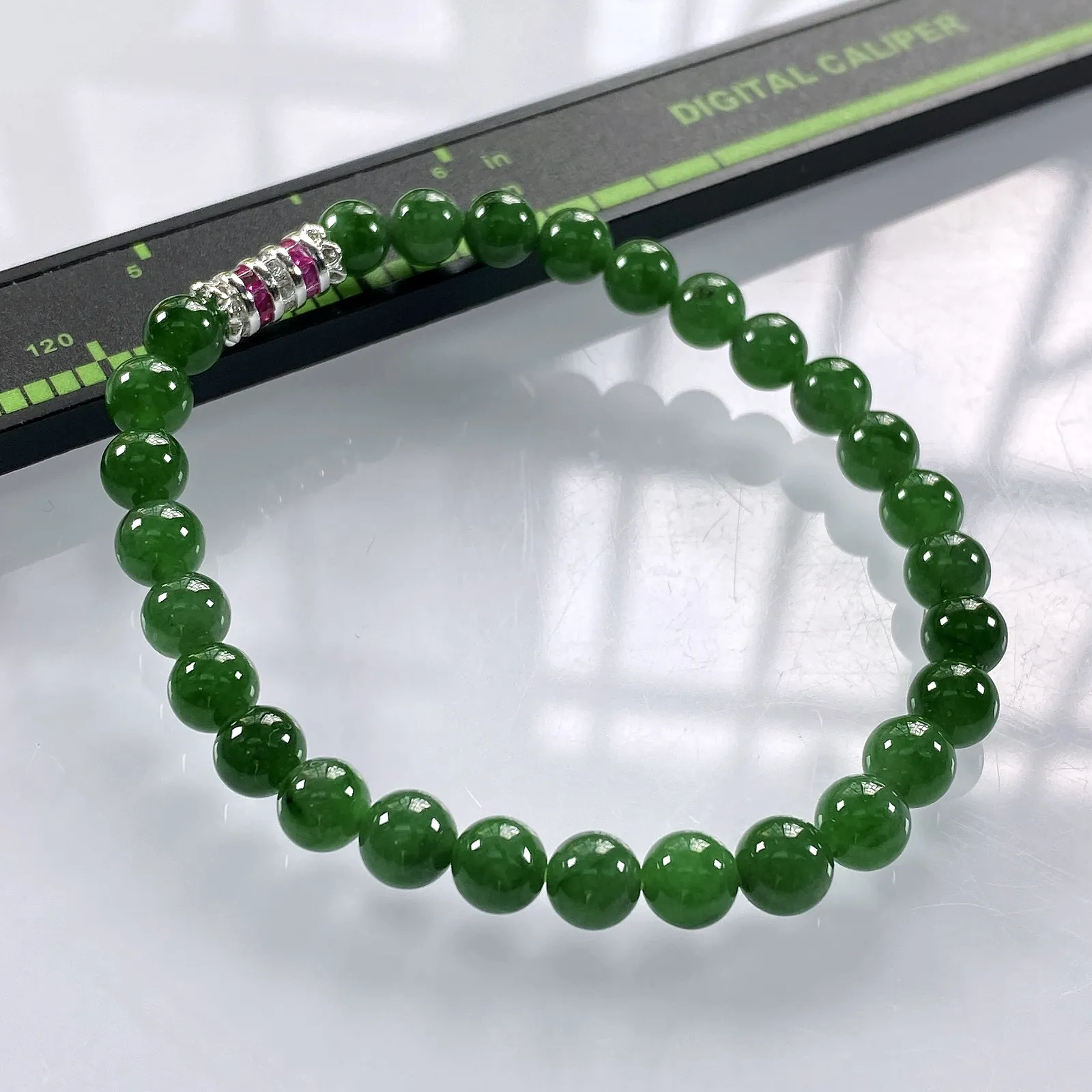 缅甸天然翡翠A货，卡6冰种浓绿圆珠手串手链，尺寸：6mm/28颗，长度175mm，重量：10.20g