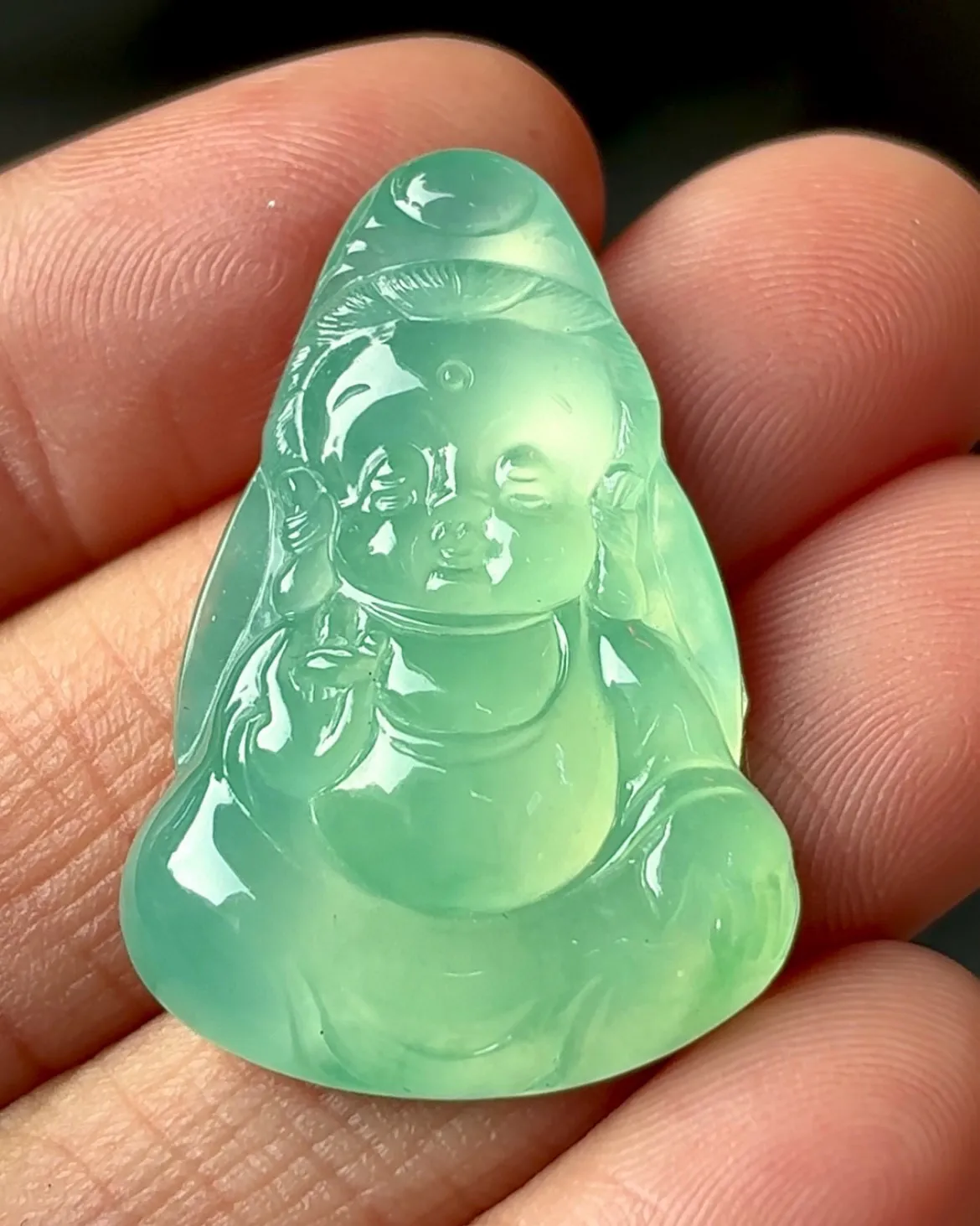 宝宝观音，品质超好，质地如冰之清透，散发纯洁的光芒～
尺寸29.7×20.8×5.8