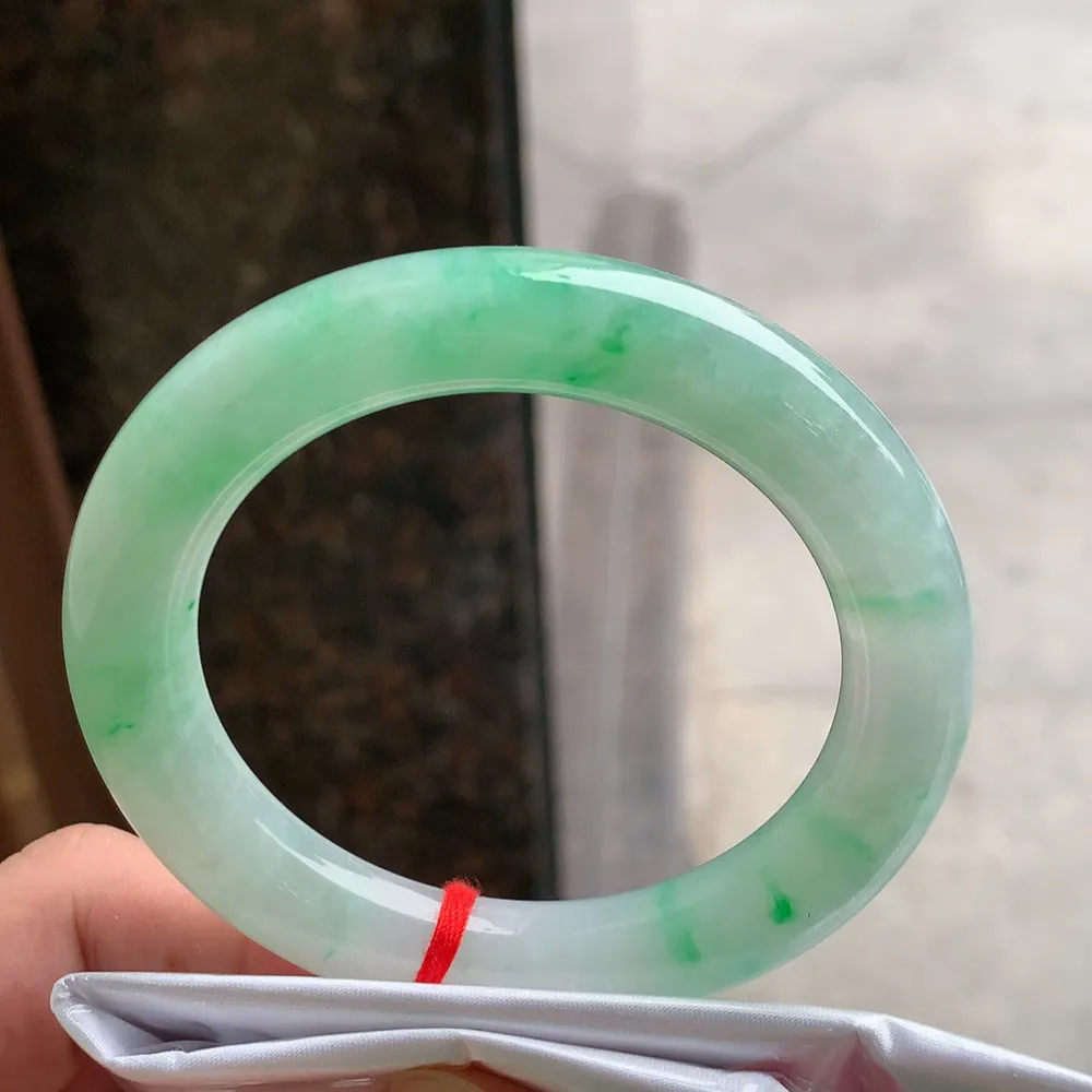 圆条冰糯阳绿 微细纹 尺寸:57.1/11.3 色好🥰🥰