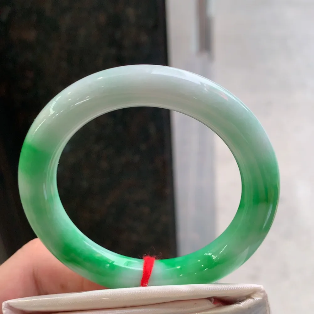 圆条一大节阳绿 无瑕 尺寸:53.2/10.6 色阳