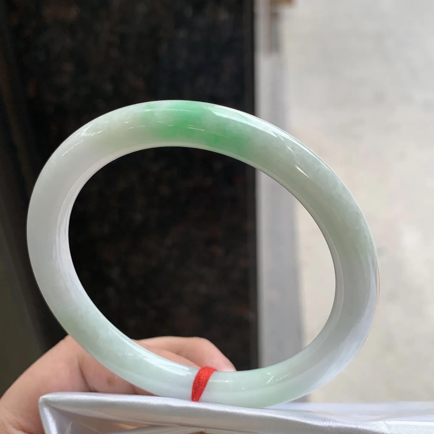 圆条冰糯翠绿 无瑕 尺寸:62.5/9 大圈口