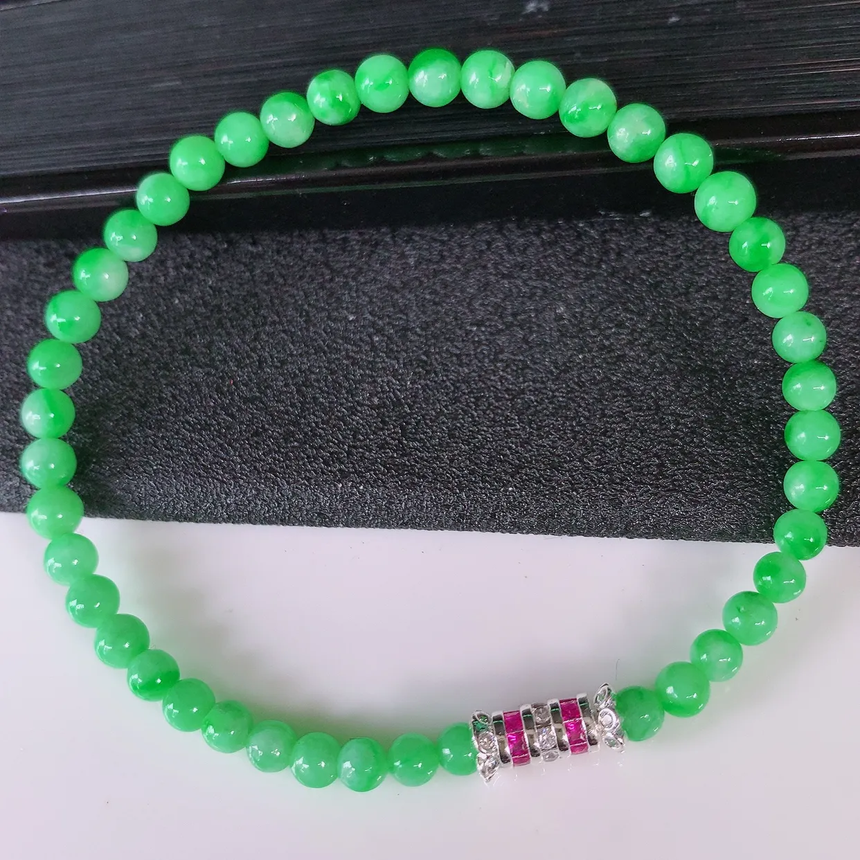 自然光实拍，冰润满绿翡翠手串手链，种老水足，冰清玉润  颜色漂亮  #002.1取一尺寸4.3mm