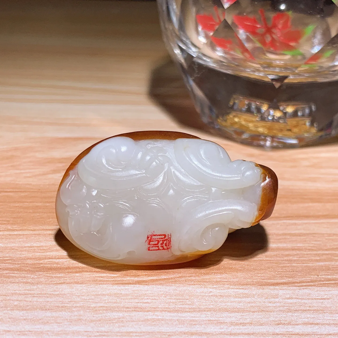 新疆和田玉籽料富贵长寿龙龟挂件。尺寸40/25/21重27.7克。玉质细腻油润。手推出油。佩戴高端典雅。lt251211