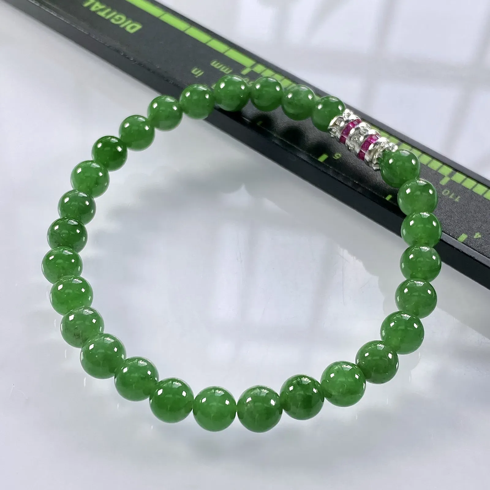 缅甸天然翡翠A货，卡6冰种浓绿圆珠手串手链，尺寸：6mm/28颗，长度175mm，重量：10.11g