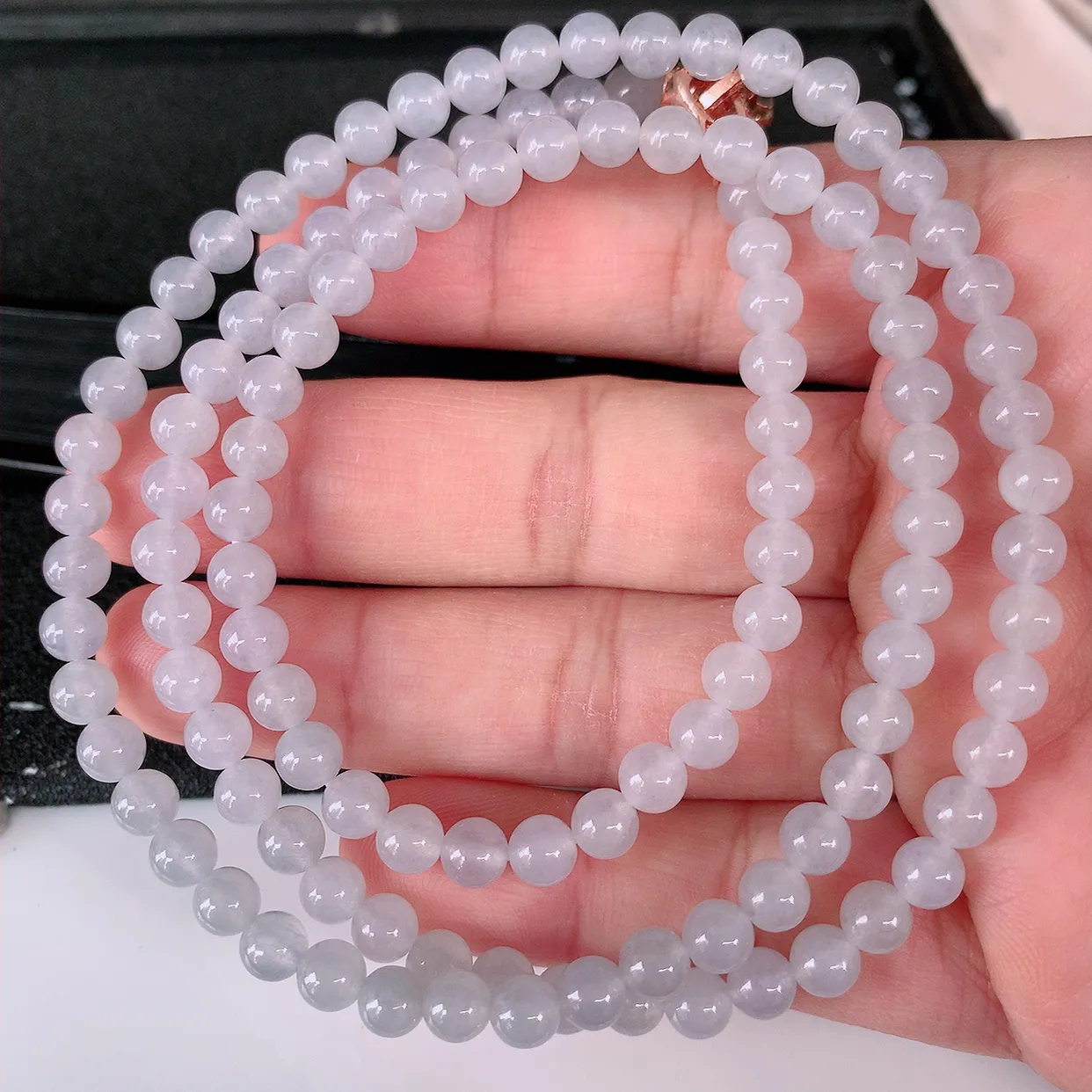 自然光实拍，冰种翡翠圆珠项链  翡翠珠链 （装饰扣）玉质细腻  冰清玉润  颜色漂亮  #003.3取一尺寸5.5mm