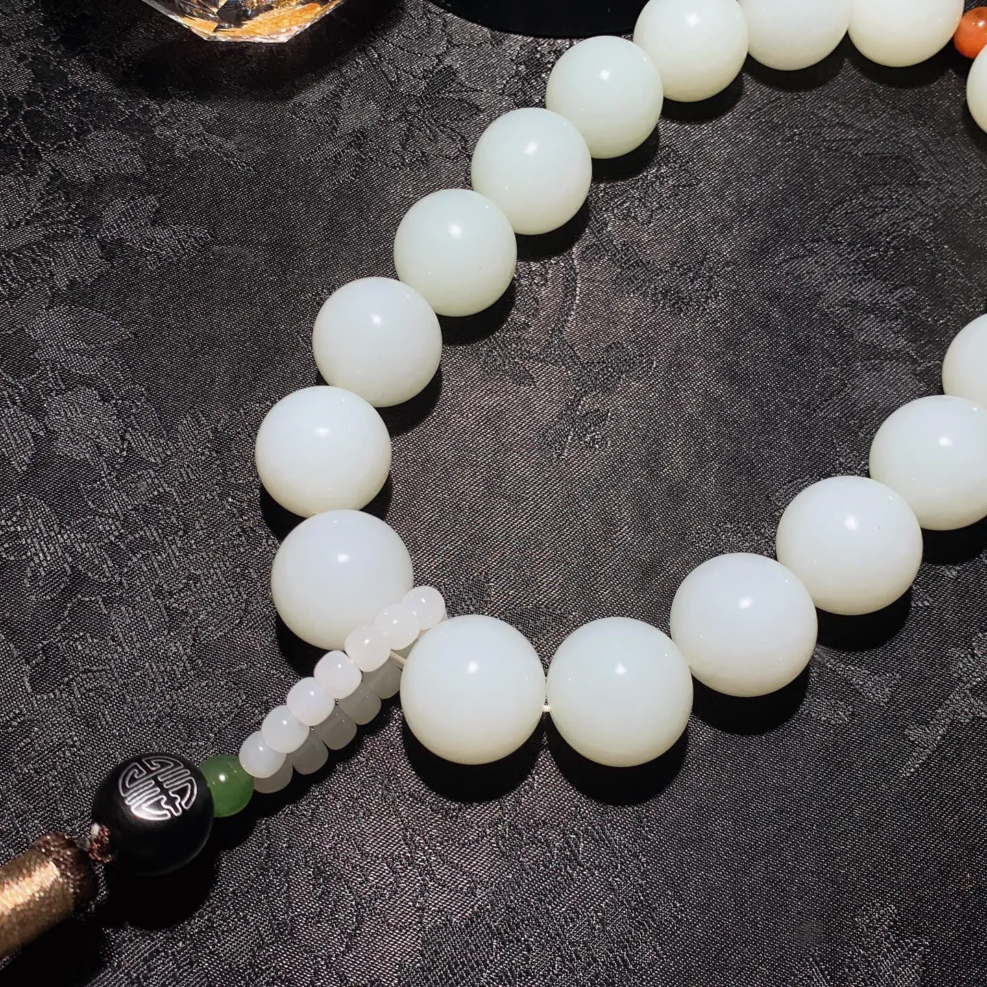 和田玉白玉羊脂白玉手持 单颗尺寸20！玉质细腻油润。手推出油。佩戴高端典雅。lt251211