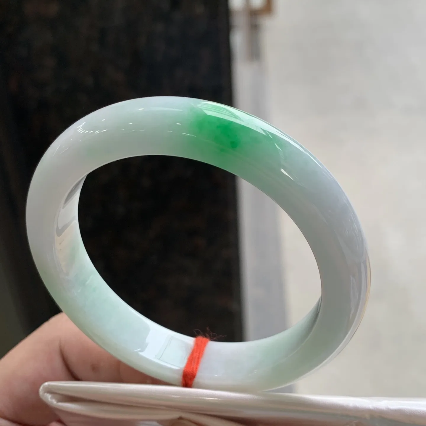 正圈冰糯阳绿 无瑕 尺寸:57.3/12.3/8.9 色好