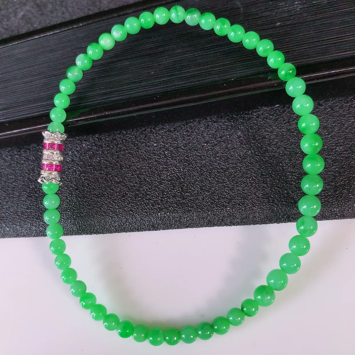 自然光实拍，冰润满绿翡翠手串手链，种老水足， 冰清玉润  颜色漂亮  #001.1取一尺寸3.9mm