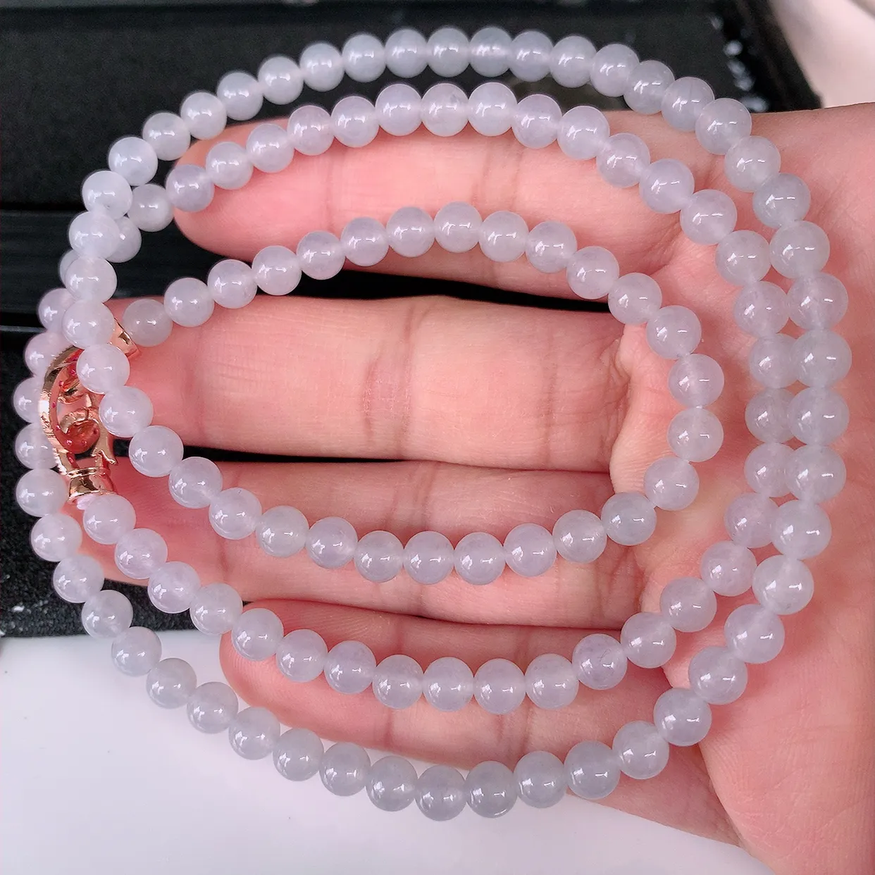 自然光实拍，冰种翡翠圆珠项链  翡翠珠链 （装饰扣）玉质细腻  冰清玉润  颜色漂亮  #003.3取一尺寸5.5mm