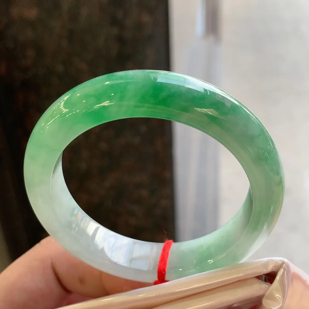 正圈冰阳绿 无瑕 尺寸:50.7/12.3/8.5 种色兼备🥰🥰