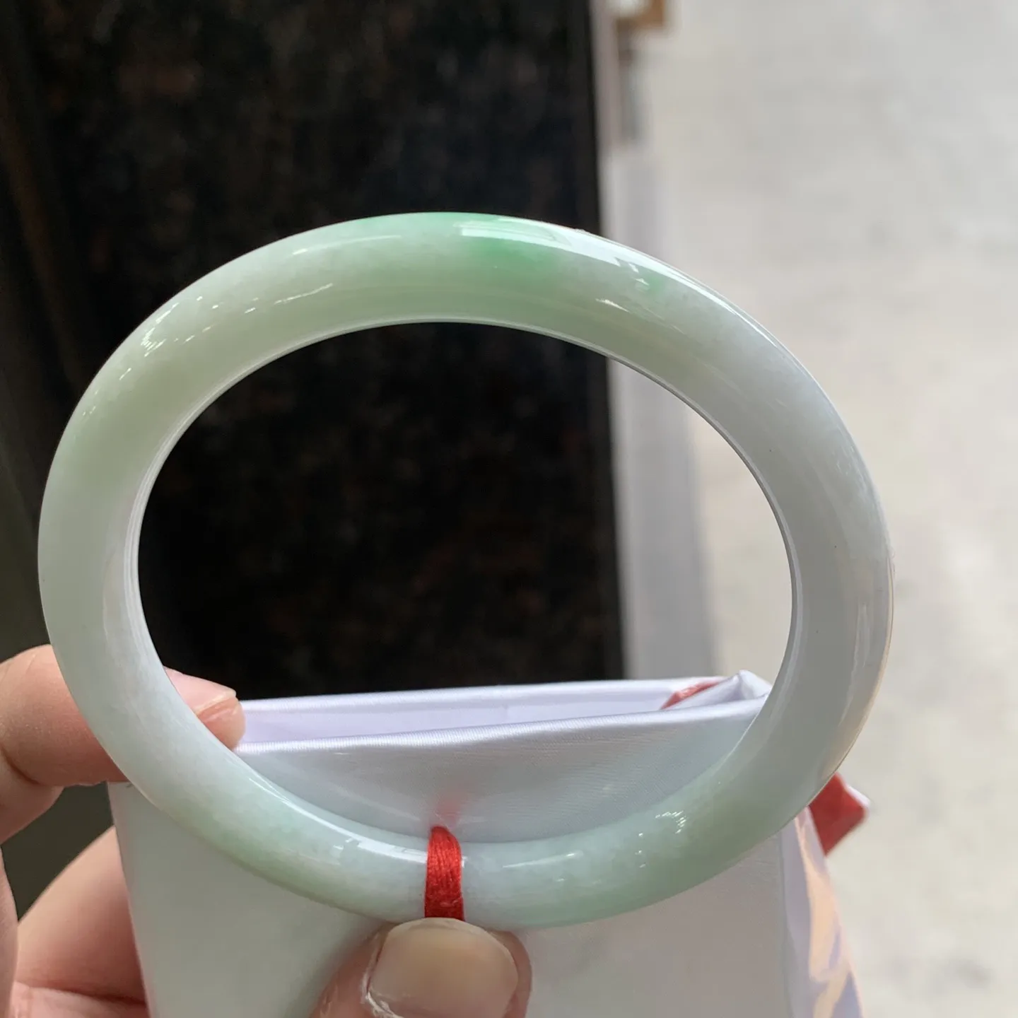 圆条冰糯翠绿 无瑕 尺寸:62.5/9 大圈口