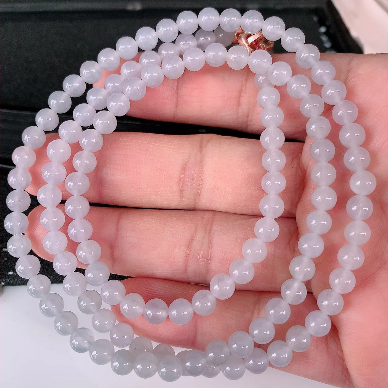 自然光实拍，冰种翡翠圆珠项链  翡翠珠链 （装饰扣）玉质细腻  冰清玉润  颜色漂亮  #003.3取一尺寸5.5mm