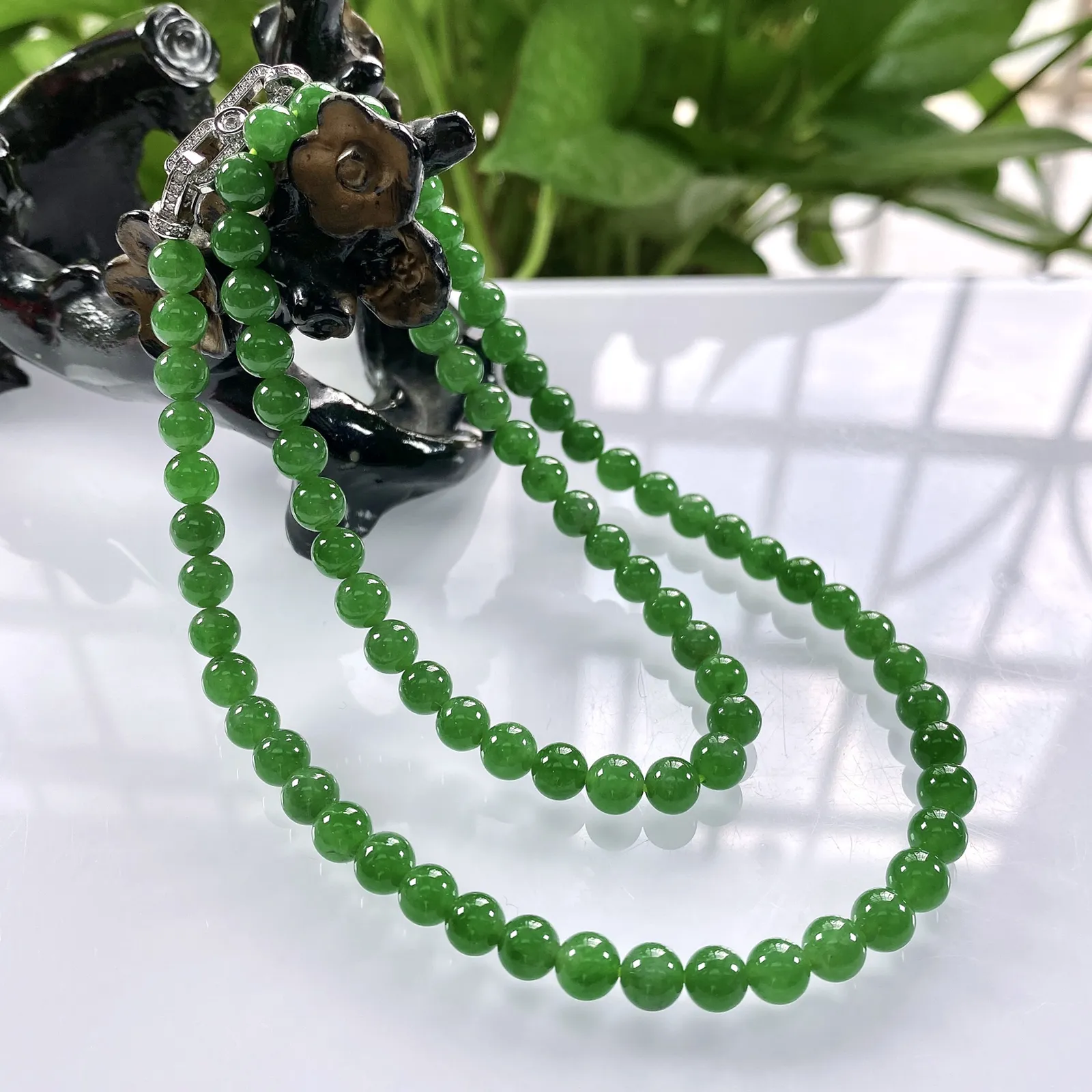 收藏级别，缅甸天然翡翠A货，卡6冰种起胶浓绿圆珠锁骨项链，尺寸：6mm/82颗，长度490mm，重量：29.08g