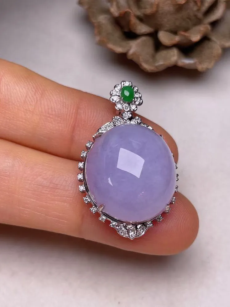 冰糯种淡紫鸽子蛋吊坠、真金真钻镶嵌，种水好，玉质细腻 .裸石尺寸  18.6*16.9