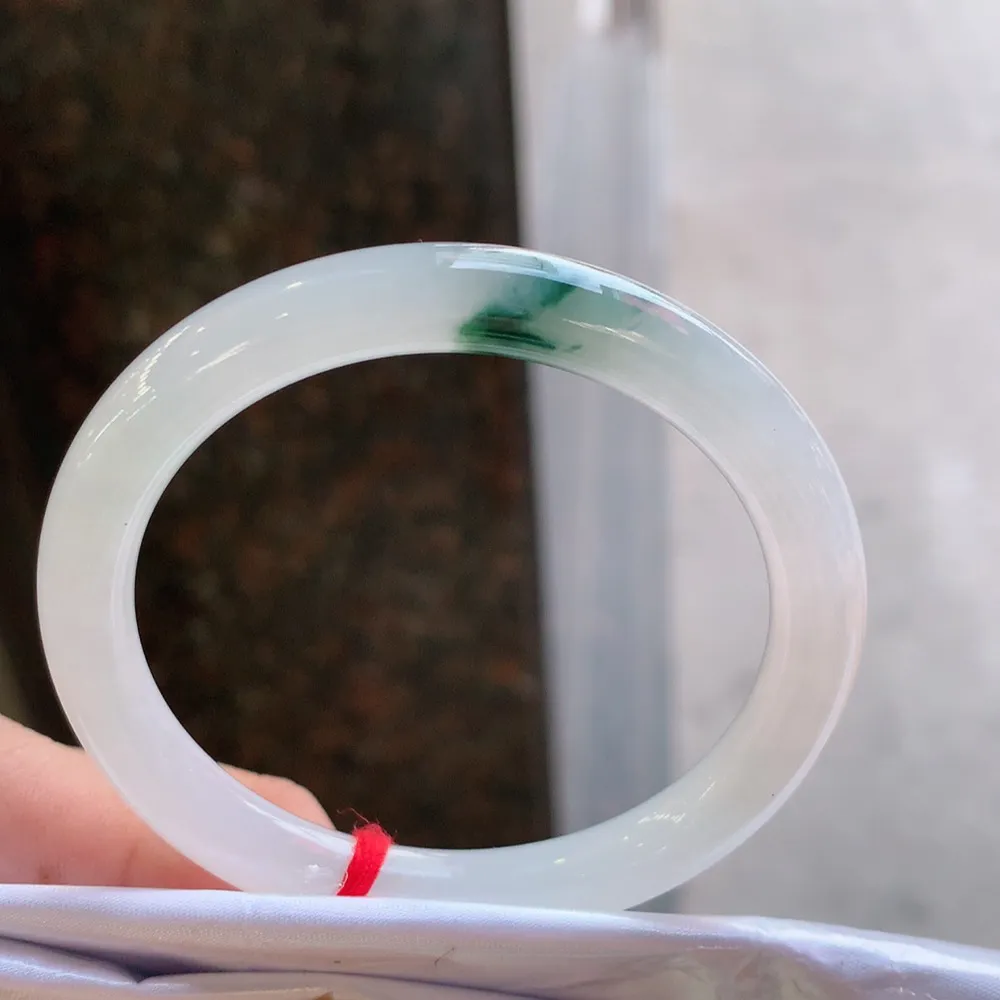 圆条冰飘花 无瑕 尺寸:51.7/7.9
花美