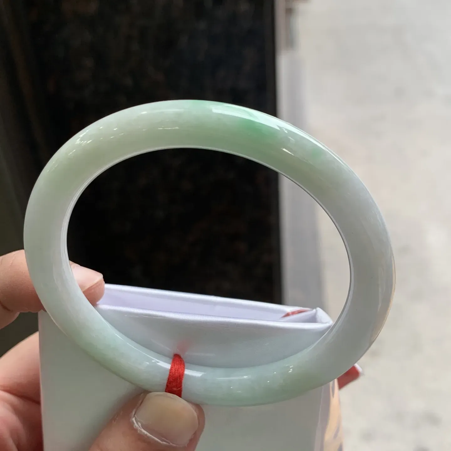 圆条冰糯翠绿 无瑕 尺寸:62.5/9 大圈口