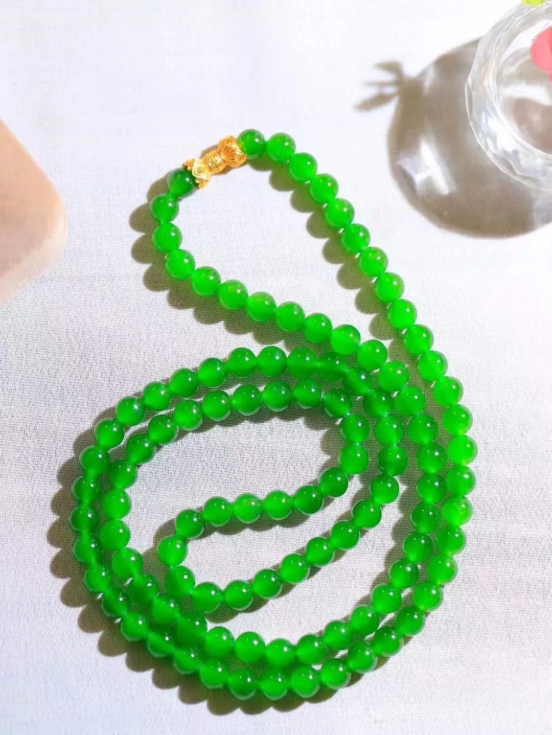 【珠圆玉润.项链】

精品和田玉碧玉珠圆玉润项链 玉质温润细腻  整串打磨圆润，佩戴舒适。珠珠落玉盘