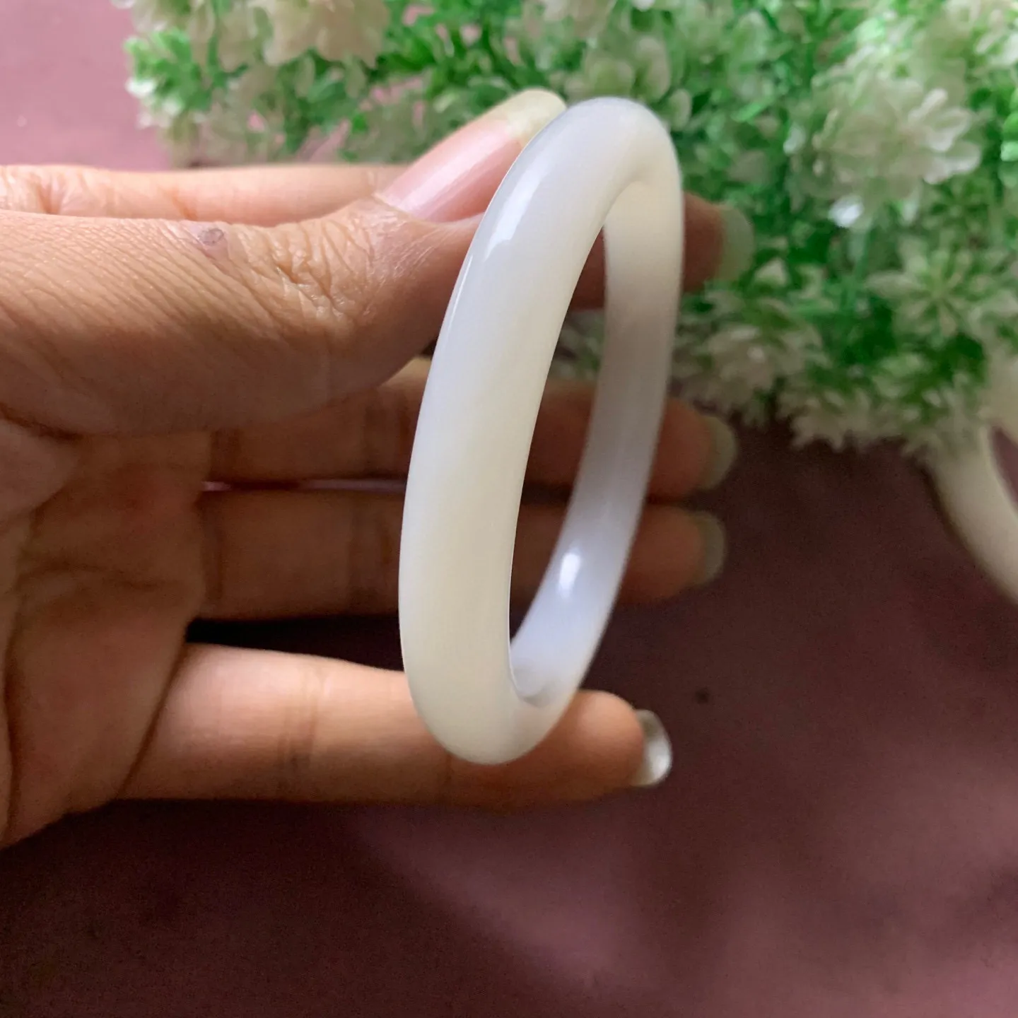 和田玉54.5圈口冰白色手镯，玉质细腻油润 底色纯净 脂粉好，品质高