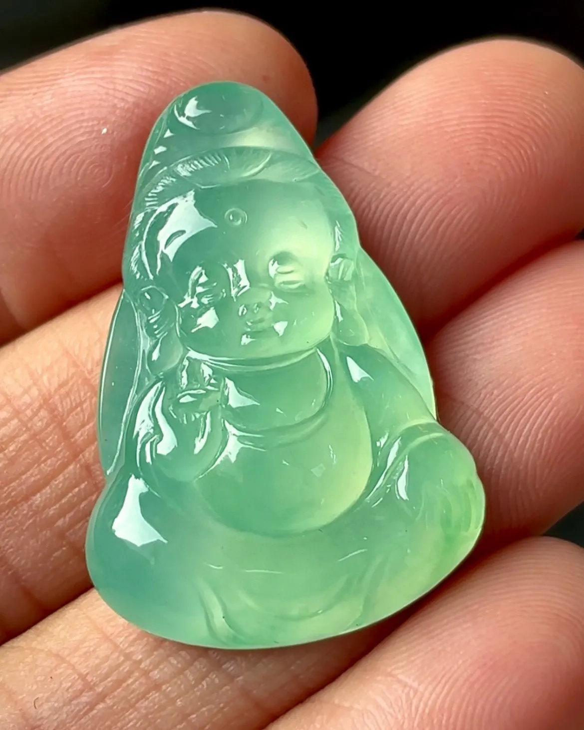 宝宝观音，品质超好，质地如冰之清透，散发纯洁的光芒～
尺寸29.7×20.8×5.8