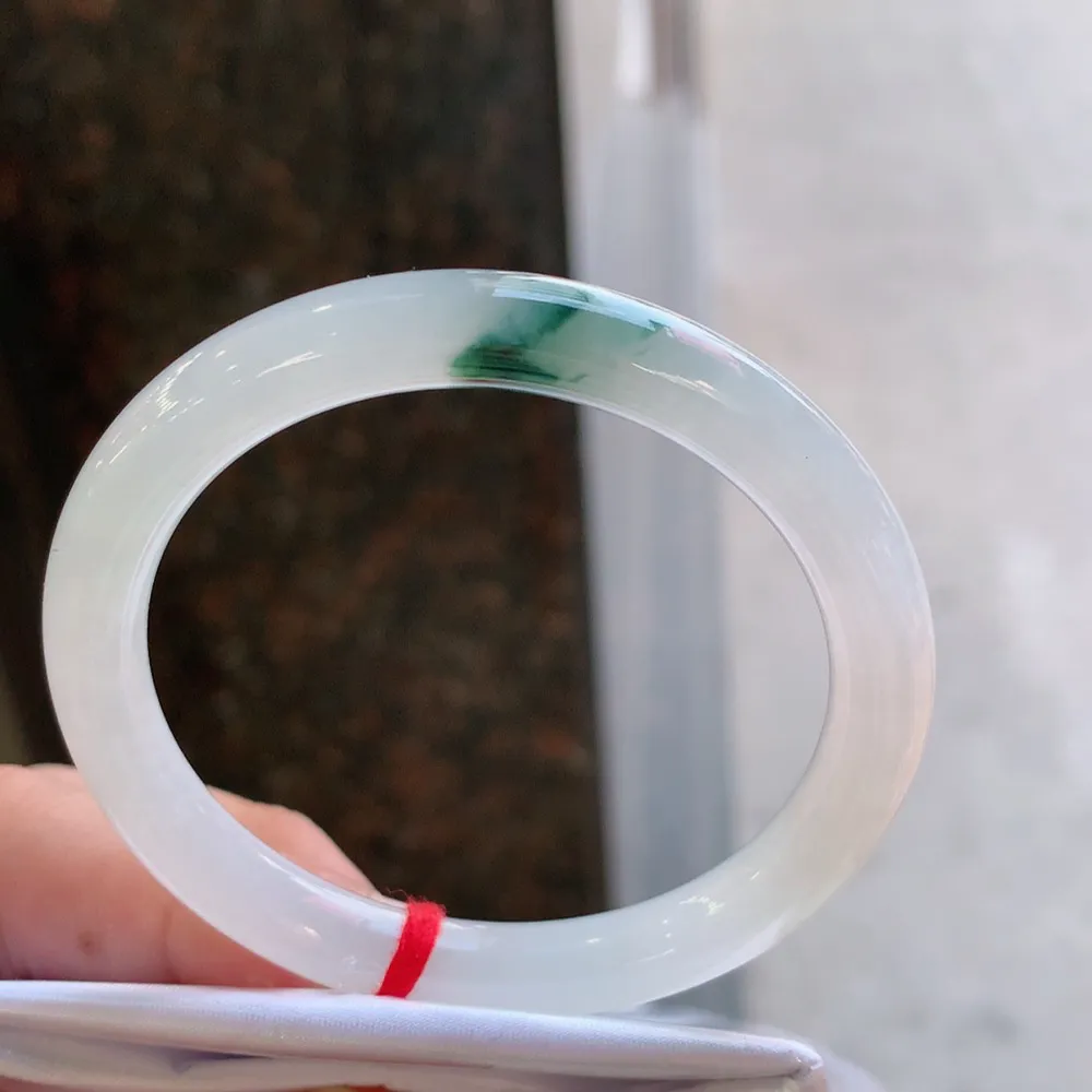 圆条冰飘花 无瑕 尺寸:51.7/7.9
花美