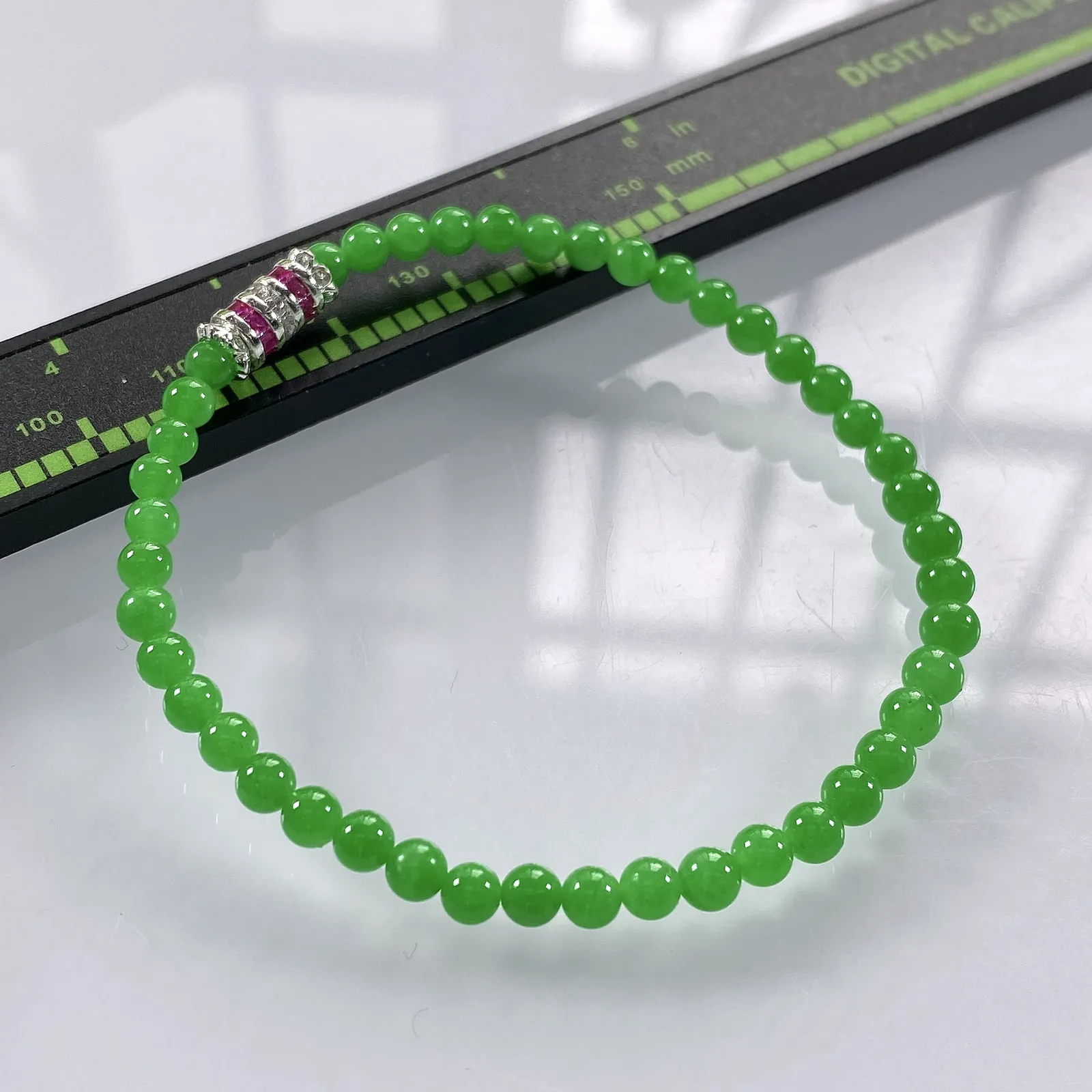 收藏级别，缅甸天然翡翠A货，卡4冰种起胶正阳绿小米珠小圆珠手串手链，尺寸：4mm/44颗，长度170mm，重量：4.92g